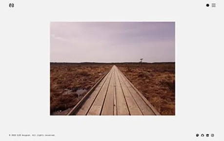 Revista 3 - Tailwind React Astro portfolio template with image galleries dedicated to photographers